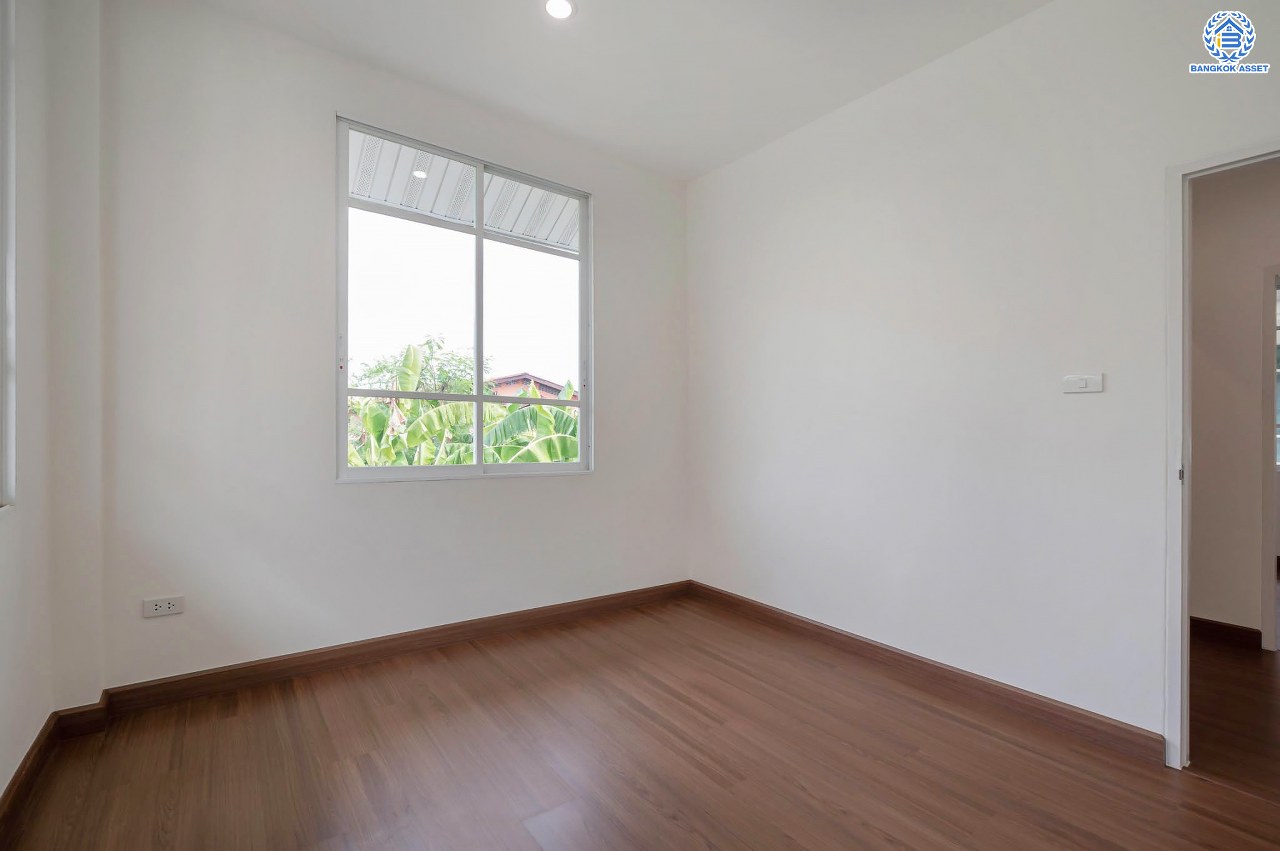 บ้านมือสองตกแต่งใหม่ โครงการ สิทธารมย์รีเจนท์ ลาดพร้าว101 เนื้อที่ 75.3 ตร.ว. ฟังก์ชันรวม 3 ห้องนอน 3 ห้องน้ำ 1 ห้องอเนกประสงค์ จอดรถได้ 2 คัน กว้างขวาง พร้อมทุกการใช้งาน บนทำเลใจกลางเมือง เชื่อมต่อทั้ง ถนนนวมินทร์, ถนนนวลจันทร์, ถ.ลาดพร้าว, ถ.รามอินทรา ใกล้ The Walk เกษตรนวมินทร์ และทางด่วนรามอินทรา...